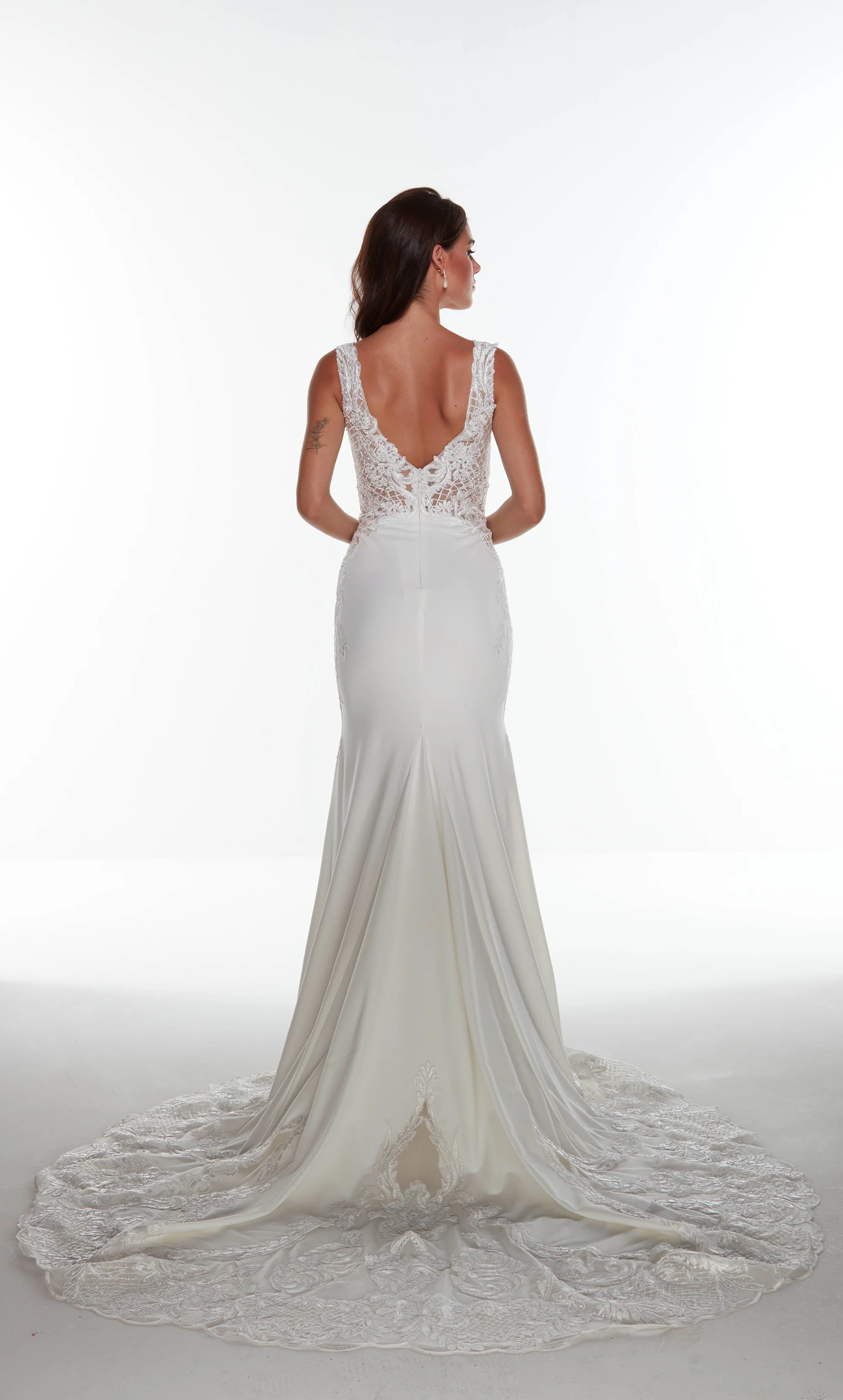 ALYCE Paris 5065 Bridal V-neckline Elegant Mermaid Dress - Image 12